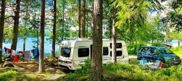 Wohnwagen und Camping-Mobil: Der legendäre Airstream-Wohnwagen wird  elektrisch – und parkt ohne Auto per App